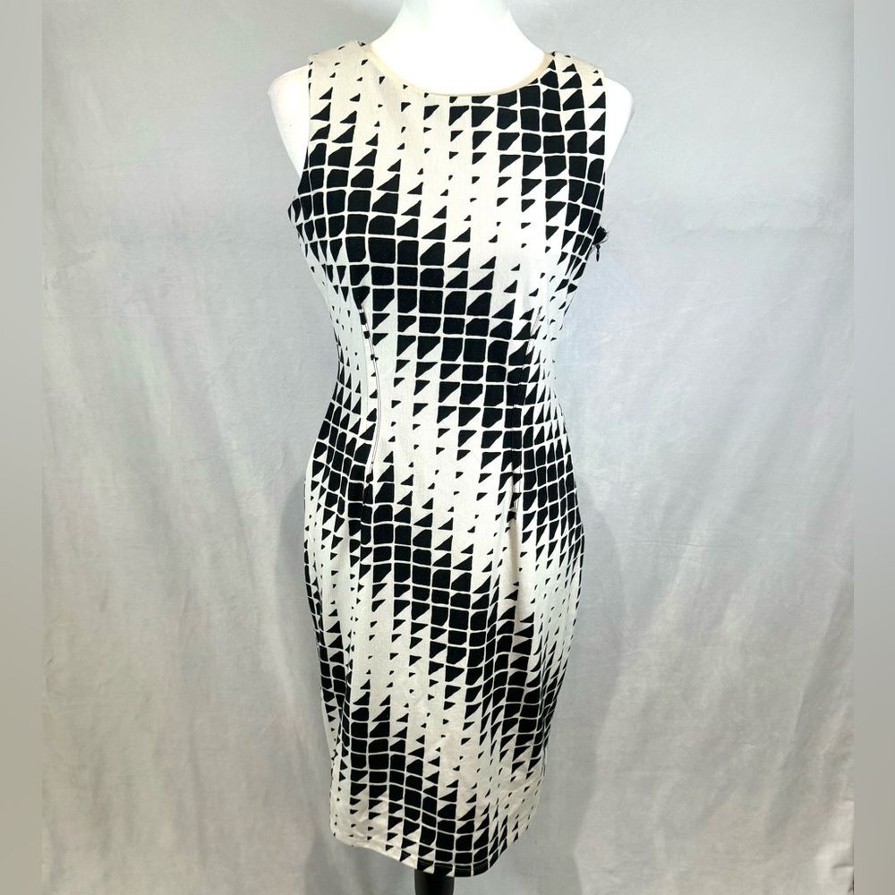 Nine West form flattering black and white geo print sheath dress size 6